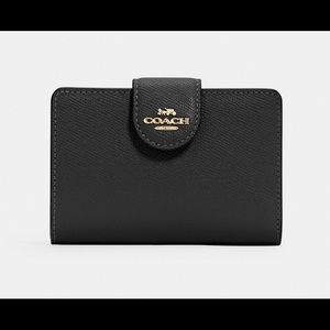 Coach Medium Leather Corner Zip Wallet Black